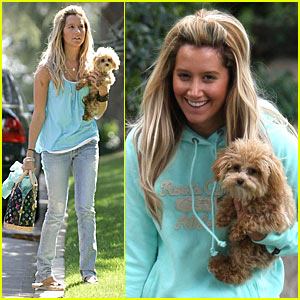 ashley-tisdale-mommy-maui-me.0.0.0x0.300x300.jpeg